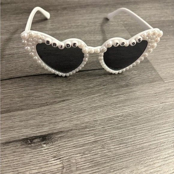 White Bride Sash and Accessories Set - Picture 6 of 10